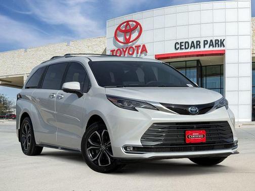 2025 Toyota Sienna Platinum 7 Passenger