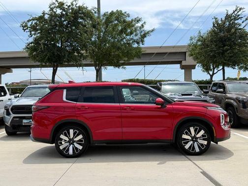 Diamond Red 2025 Mitsubishi Outlander SE
