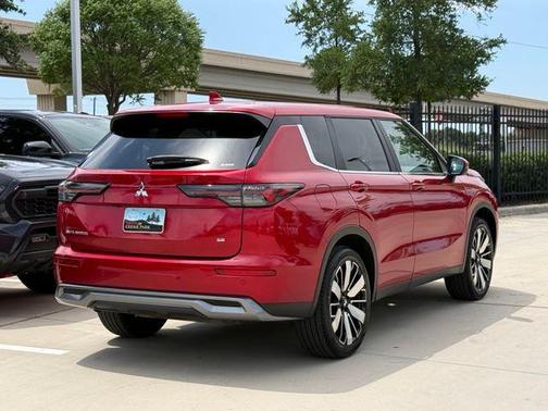 Diamond Red 2025 Mitsubishi Outlander SE