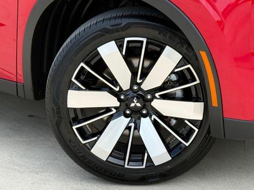 Diamond Red 2025 Mitsubishi Outlander SE