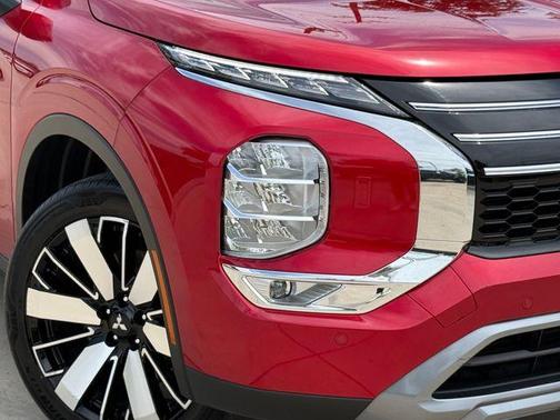 Diamond Red 2025 Mitsubishi Outlander SE