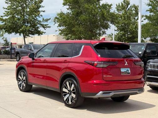 Diamond Red 2025 Mitsubishi Outlander SE