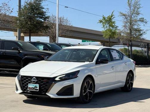 Glacier White 2024 Nissan Altima 2.5 SR