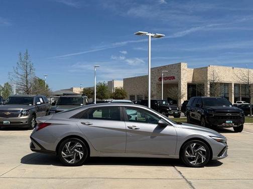 2025 Hyundai ELANTRA SEL Convenience