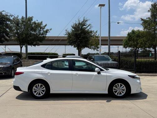 Ice 2026 Toyota Camry LE