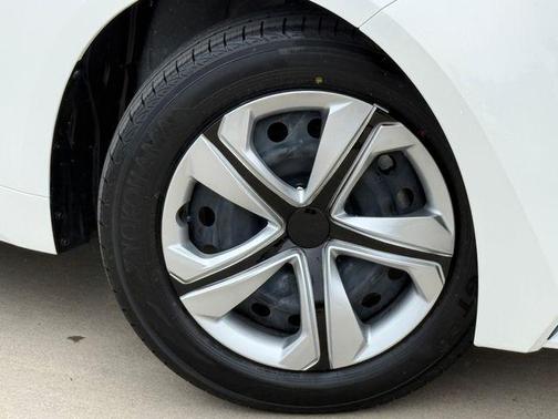 Ice 2025 Toyota Corolla Hybrid LE