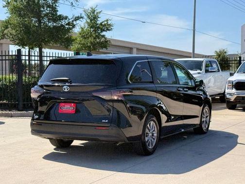 Midnight Black Metallic 2025 Toyota Sienna XLE