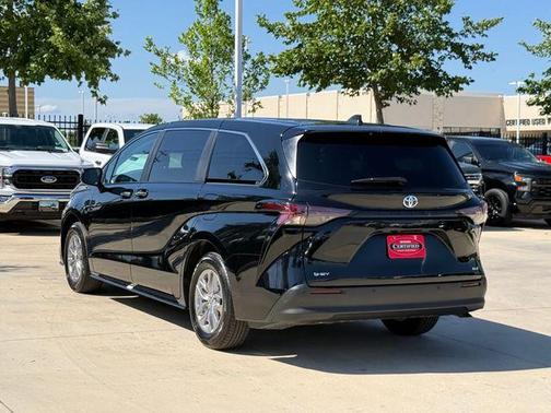 Midnight Black Metallic 2025 Toyota Sienna XLE