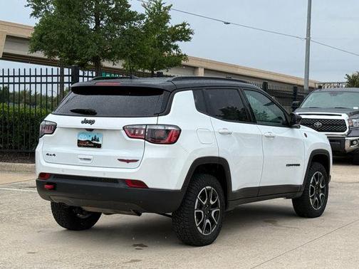 Bright White Clearcoat 2025 Jeep Compass Trailhawk