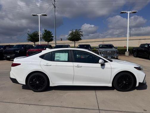 Ice 2026 Toyota Camry SE