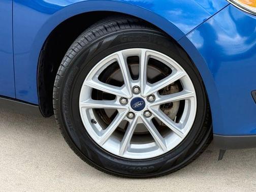 Lightning Blue Metallic 2018 Ford Focus SE