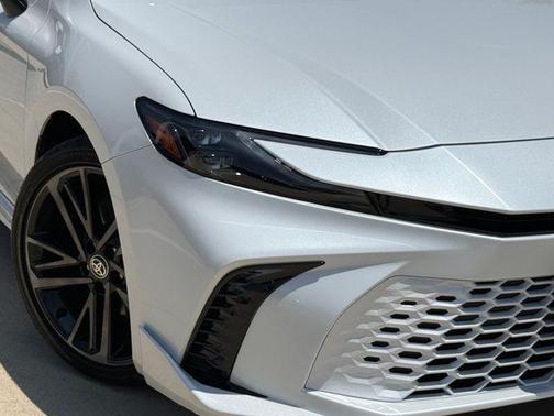 Wind Chill Pearl 2025 Toyota Camry XSE