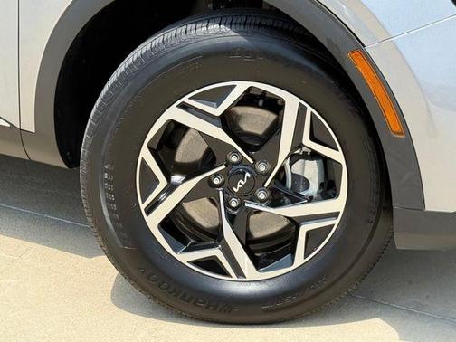 Steel Gray 2024 Kia Sportage LX