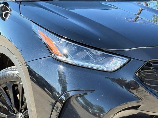 Midnight Black Metallic 2024 Toyota Highlander XSE