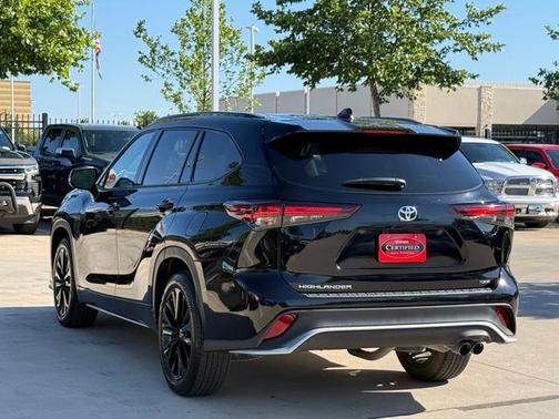 Midnight Black Metallic 2024 Toyota Highlander XSE