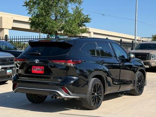 Midnight Black Metallic 2024 Toyota Highlander XSE