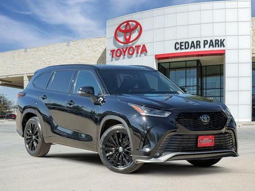 Midnight Black Metallic 2024 Toyota Highlander XSE