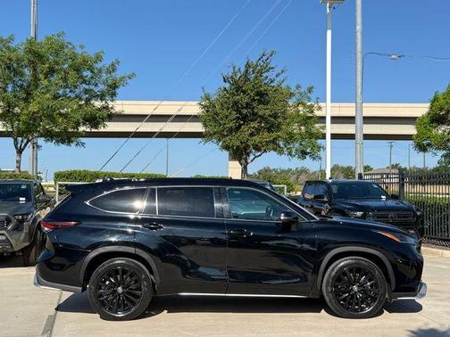 Midnight Black Metallic 2024 Toyota Highlander XSE