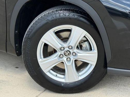 Midnight Black Metallic 2025 Toyota Highlander LE