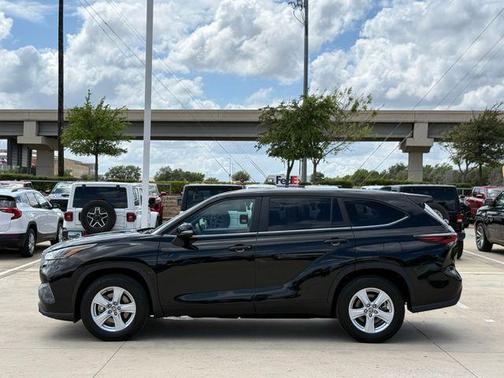 Midnight Black Metallic 2025 Toyota Highlander LE