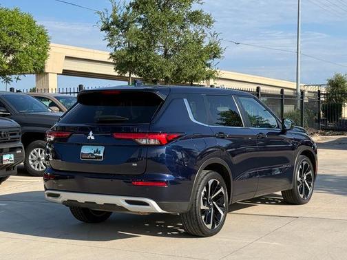 Cosmic Blue Metallic 2024 Mitsubishi Outlander SE