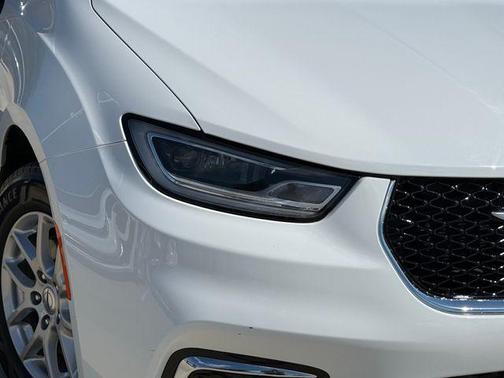 Bright White Clearcoat 2024 Chrysler Pacifica Touring-L