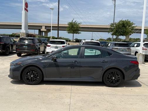 UNDERGROUND 2026 Toyota Camry SE