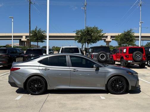 Metal 2026 Toyota Camry SE