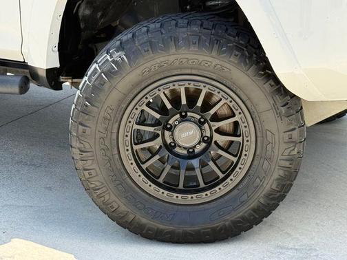 Super White 2017 Toyota 4Runner TRD Pro