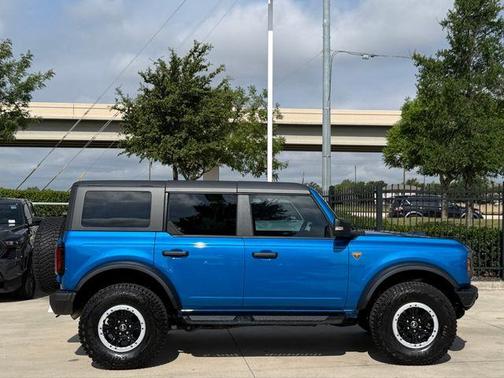 Blue Metallic 2024 Ford Bronco Badlands