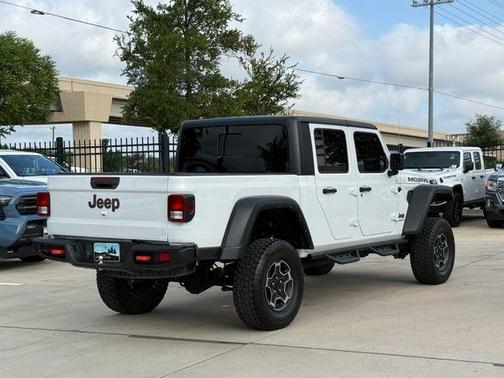 Bright White Clearcoat 2021 Jeep Gladiator Mojave