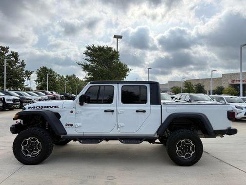 Bright White Clearcoat 2021 Jeep Gladiator Mojave