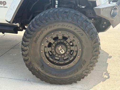 Bright White Clearcoat 2021 Jeep Gladiator Rubicon