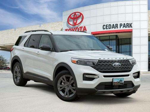 White Metallic 2023 Ford Explorer XLT