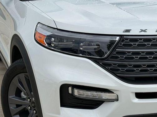 White Metallic 2023 Ford Explorer XLT