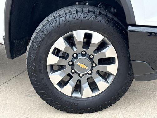 Summit White 2024 Chevrolet Silverado 2500 Custom