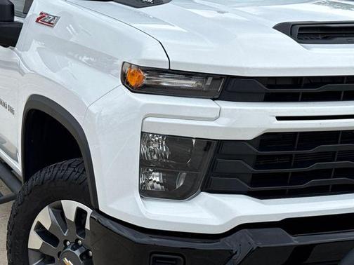 Summit White 2024 Chevrolet Silverado 2500 Custom