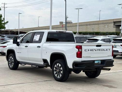 Summit White 2024 Chevrolet Silverado 2500 Custom