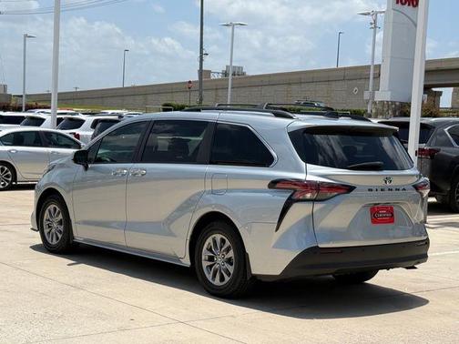 Celestial Silver Metallic 2022 Toyota Sienna XLE