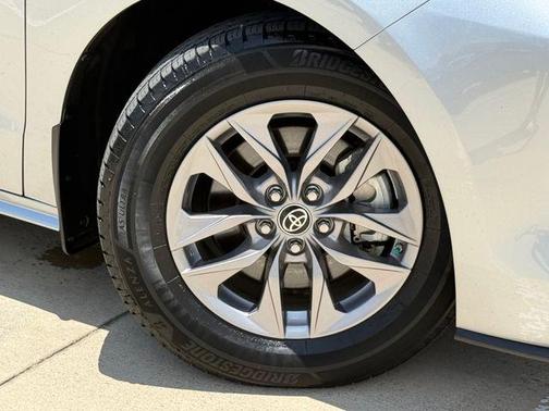 Celestial Silver Metallic 2022 Toyota Sienna XLE