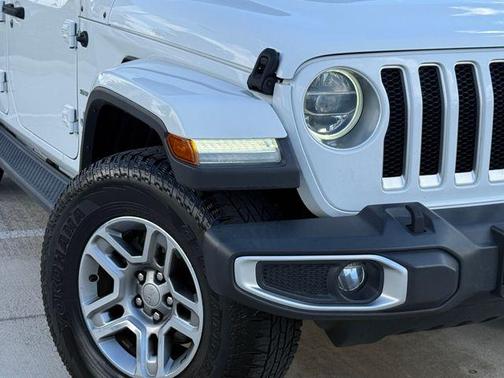 Bright White Clearcoat 2018 Jeep Wrangler Unlimited Sahara