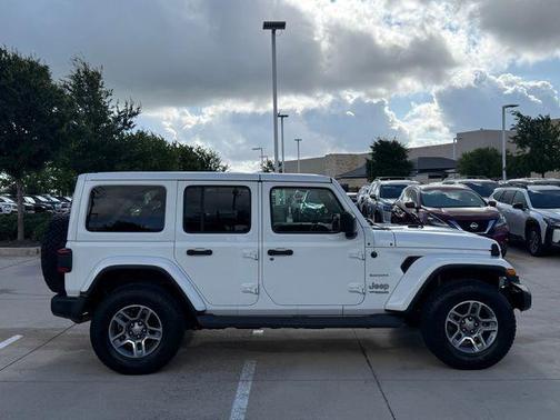 Bright White Clearcoat 2018 Jeep Wrangler Unlimited Sahara