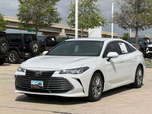Pearl 2020 Toyota Avalon XLE