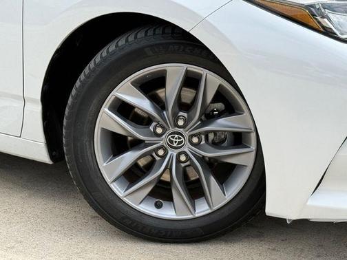 Pearl 2020 Toyota Avalon XLE