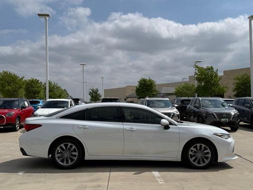 Pearl 2020 Toyota Avalon XLE
