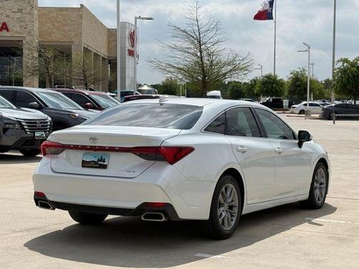 Pearl 2020 Toyota Avalon XLE