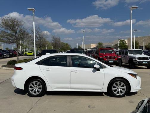 Ice 2025 Toyota Corolla LE