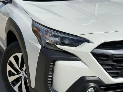 Crystal White Pearl 2025 Subaru Outback Premium