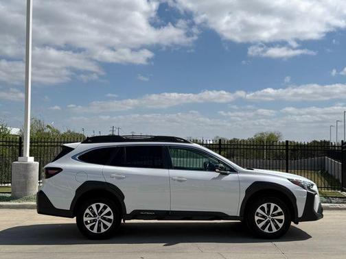 Crystal White Pearl 2025 Subaru Outback Premium