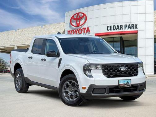 Oxford White 2025 Ford Maverick XLT
